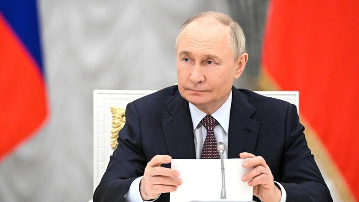 Помощник премьера Пакистана Фатеми передал Путину письмо от премьера Шарифа