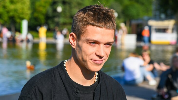 Ушедший в армию актер Глеб Калюжный потерял роль в "Вампирах средней полосы"