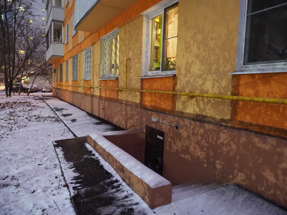 Из-за кота произошла авария в подвале дома 10к.2 по улице Мневники