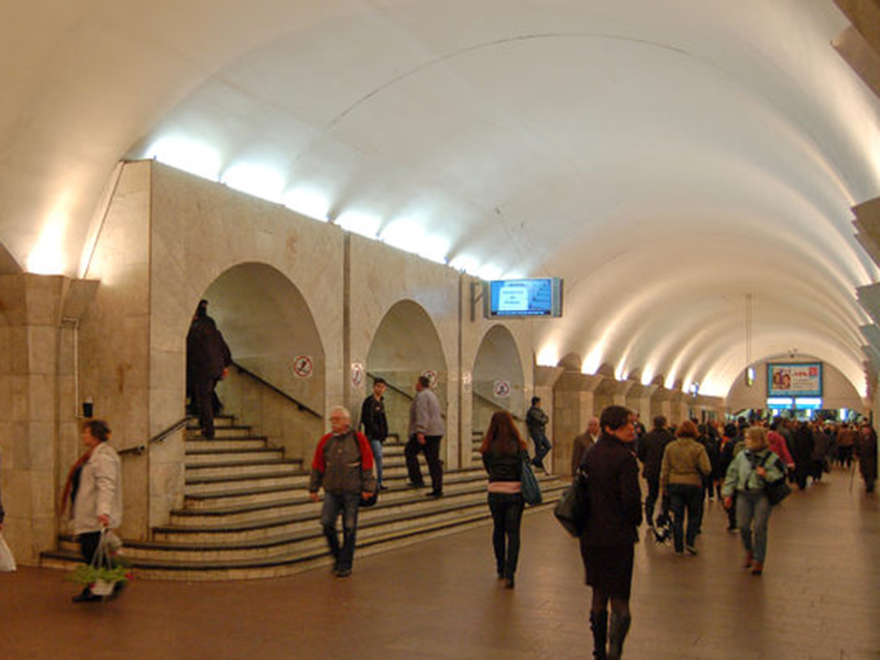 Переход в метро. Майдан Незалежности (станция метро). Станция метро Киевская переходы. Метро Московская Киев. Станция метро площадь независимости.