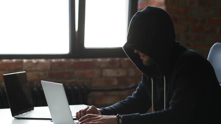 МВД РФ предупредило о мошенниках, атакующих бизнес через Zoom и Word