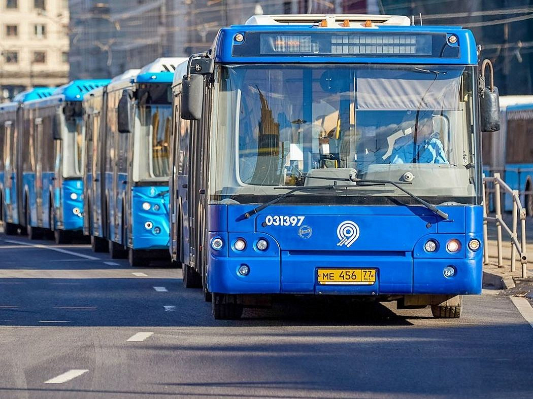 Маршруты автобусов восстановили на улице Берзарина