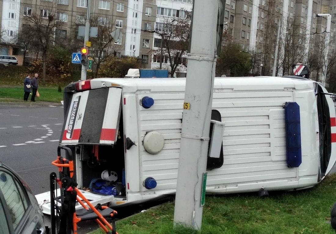 Постановочное ДТП с участием кареты скорой помощи произошло в Строгине