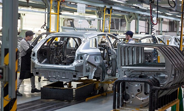 Мантуров заявил, что выпуск машин на бывшем заводе Mercedes запланирован на 2024 год