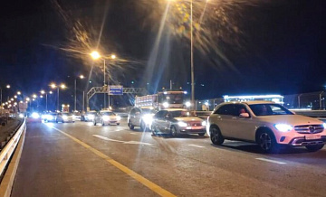 Больше тысячи машин ждут проезда по Крымскому мосту