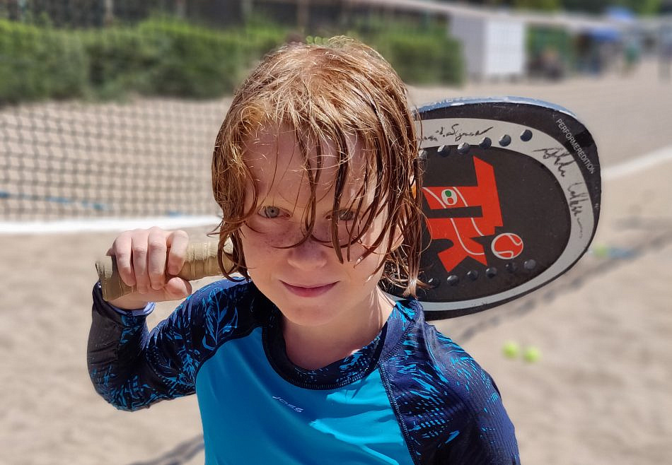 Четвероклассник из Щукина победил в турнире по пляжному теннису