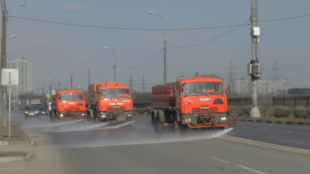 Коммунальщики СЗАО начали подготовку дорог к зиме 