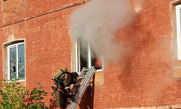 Сотрудники МЧС спасли пятерых в ходе тушении пожара в Строгине