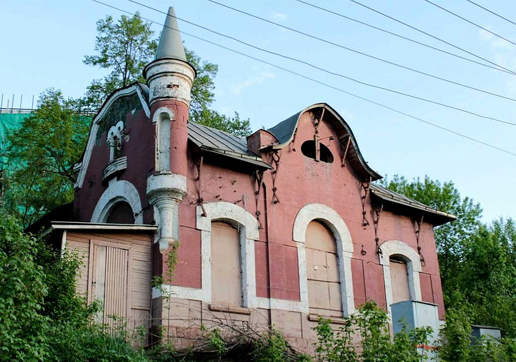 Реставрация ждет здание железнодорожного вокзала на станции «Покровское-Стрешнево»