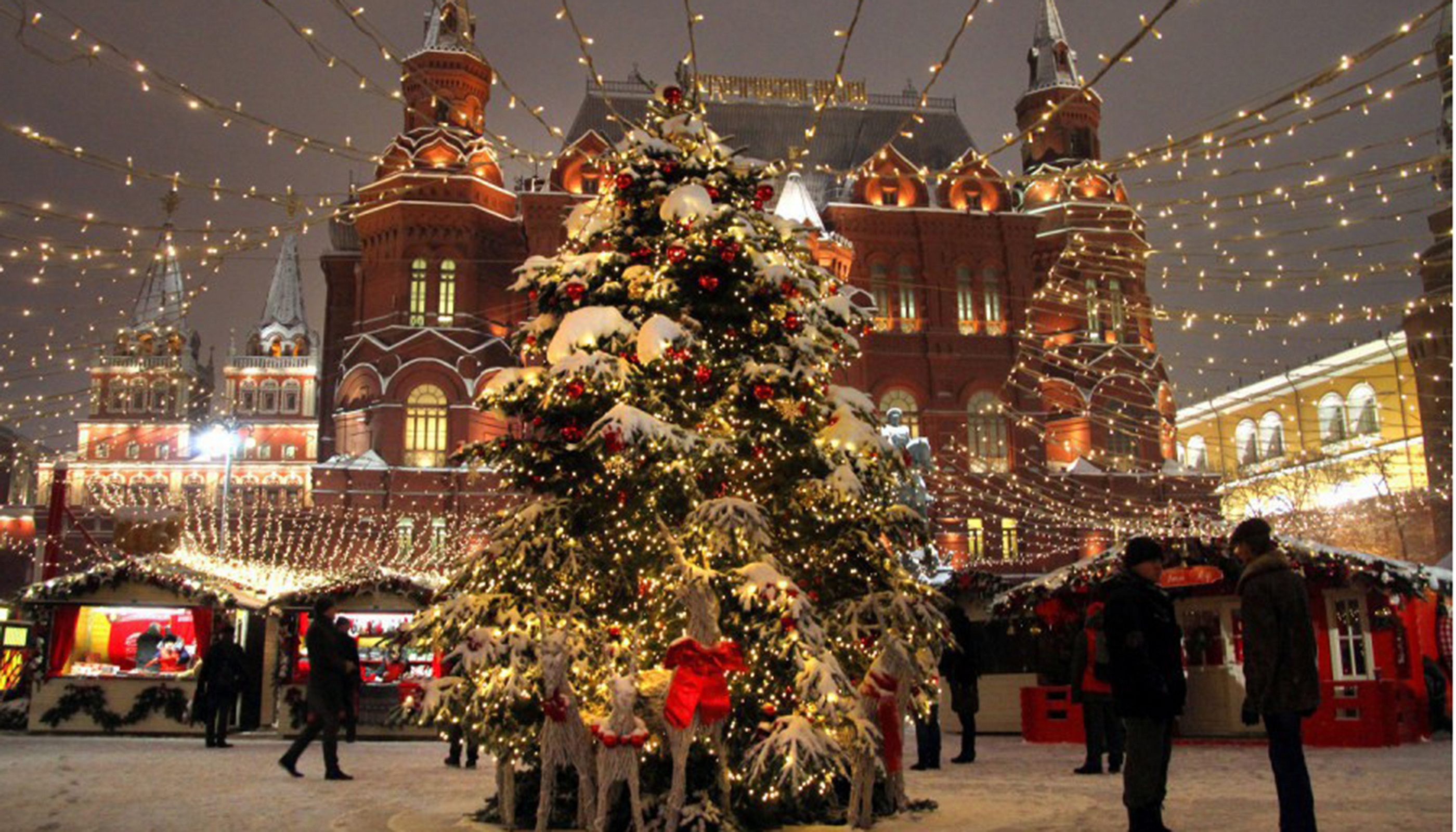 Отметить новый год в январе. Новогодняя Москва. Новогодняя красная площадь. Рождество в Москве. Новый год в Москве.